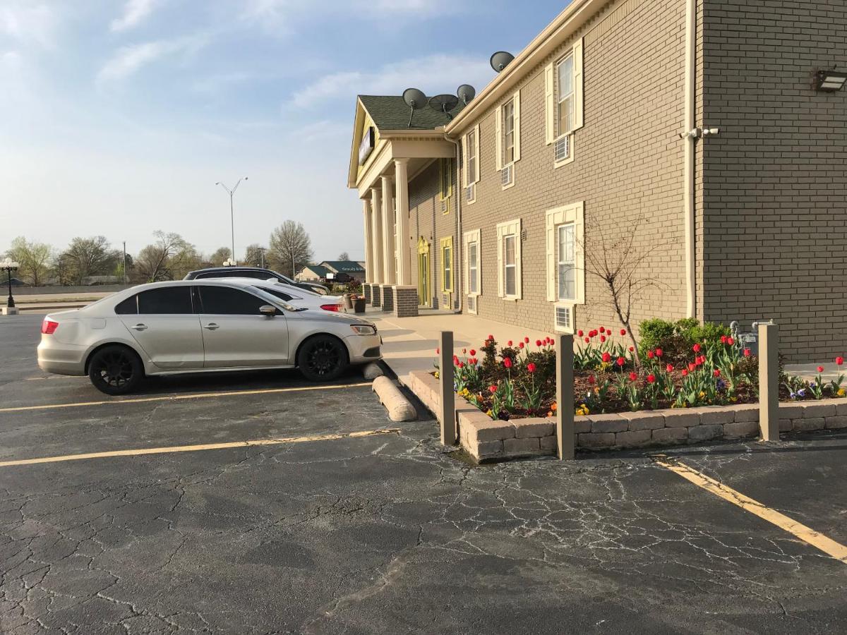 Hometown Inn & Suites Tulsa Exterior photo